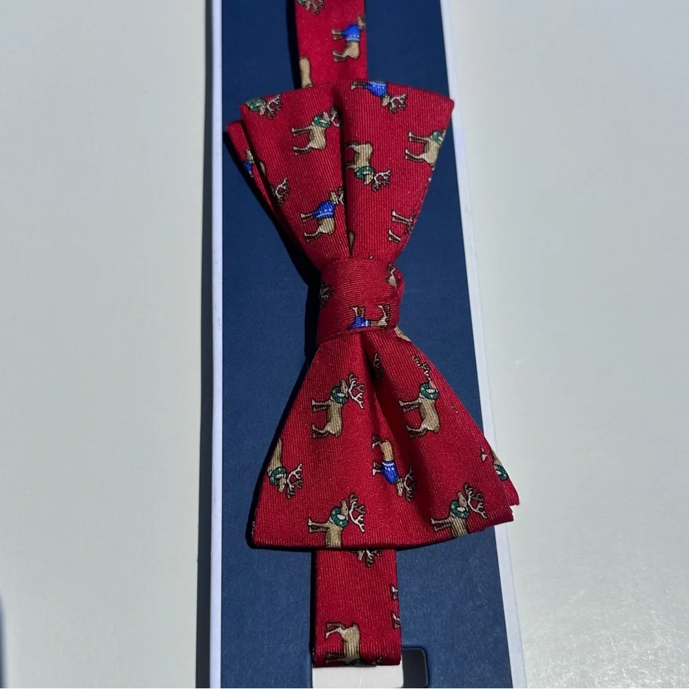 Chaps Christmas Reindeer Holiday 100% Silk Red Bow Tie